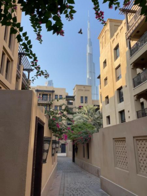 Serene Oasis in Downtown Dubai - Just 5 Min Walk to Burj & Mall!